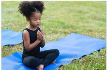 Imagem2 Yoga para crianças: crescer com equilíbrio, confiança e alegria